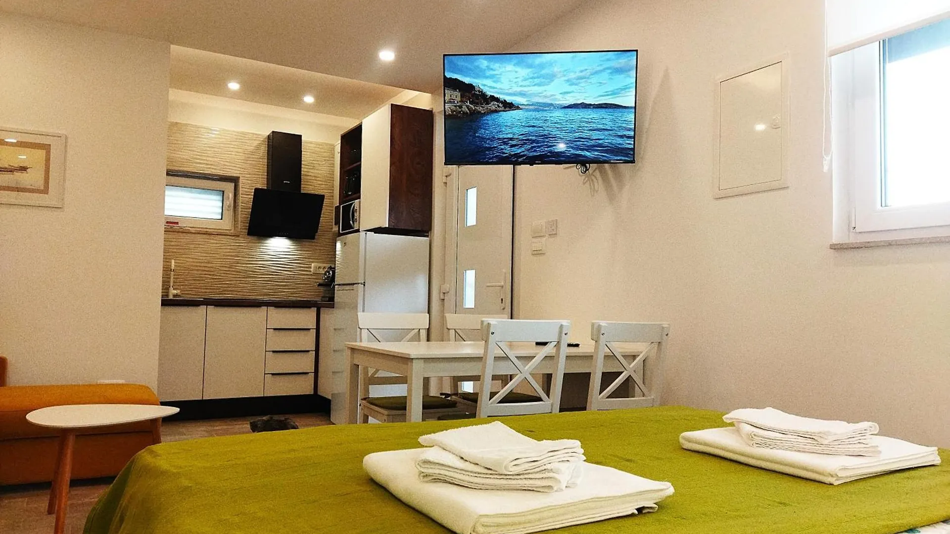 Apartments Martina Studio Njivice Croatia