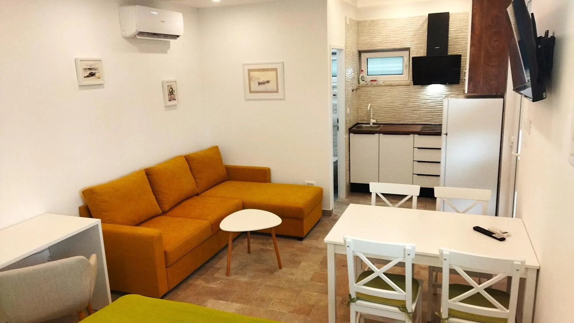 Apartments Martina Studio Njivice